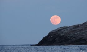 ΦΕΓΓΑΡΙA T' ΑΥΓΟΥΣΤΟΥ: Τρία καλοκαιρινά στάσιμα...