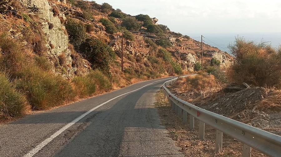 ΟΙ ΑΝΑΓΝΩΣΤΕΣ ΓΡΑΦΟΥΝ: Και τα μυαλά στις... μπάρες! Ή, οι επικίνδυνες μπάρες της επάρχου Άννας Βρεττού...