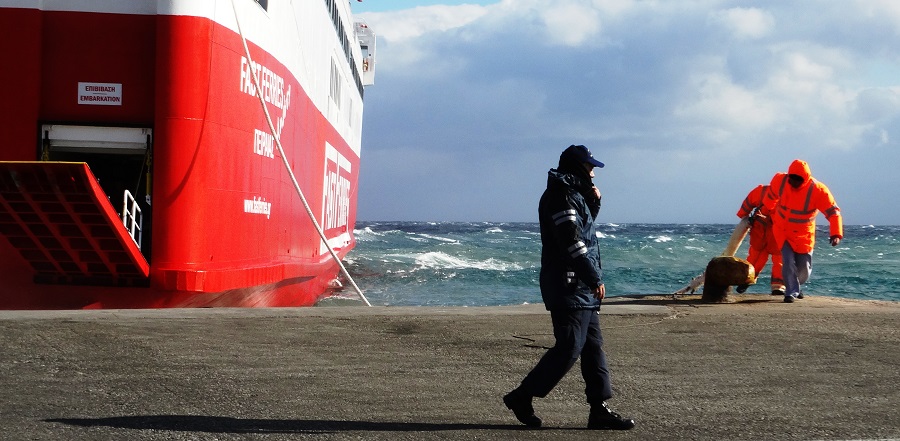 Απαγορευτικό – Δεν ταξιδεύει το Andros – Πέρασε το Super Ferry