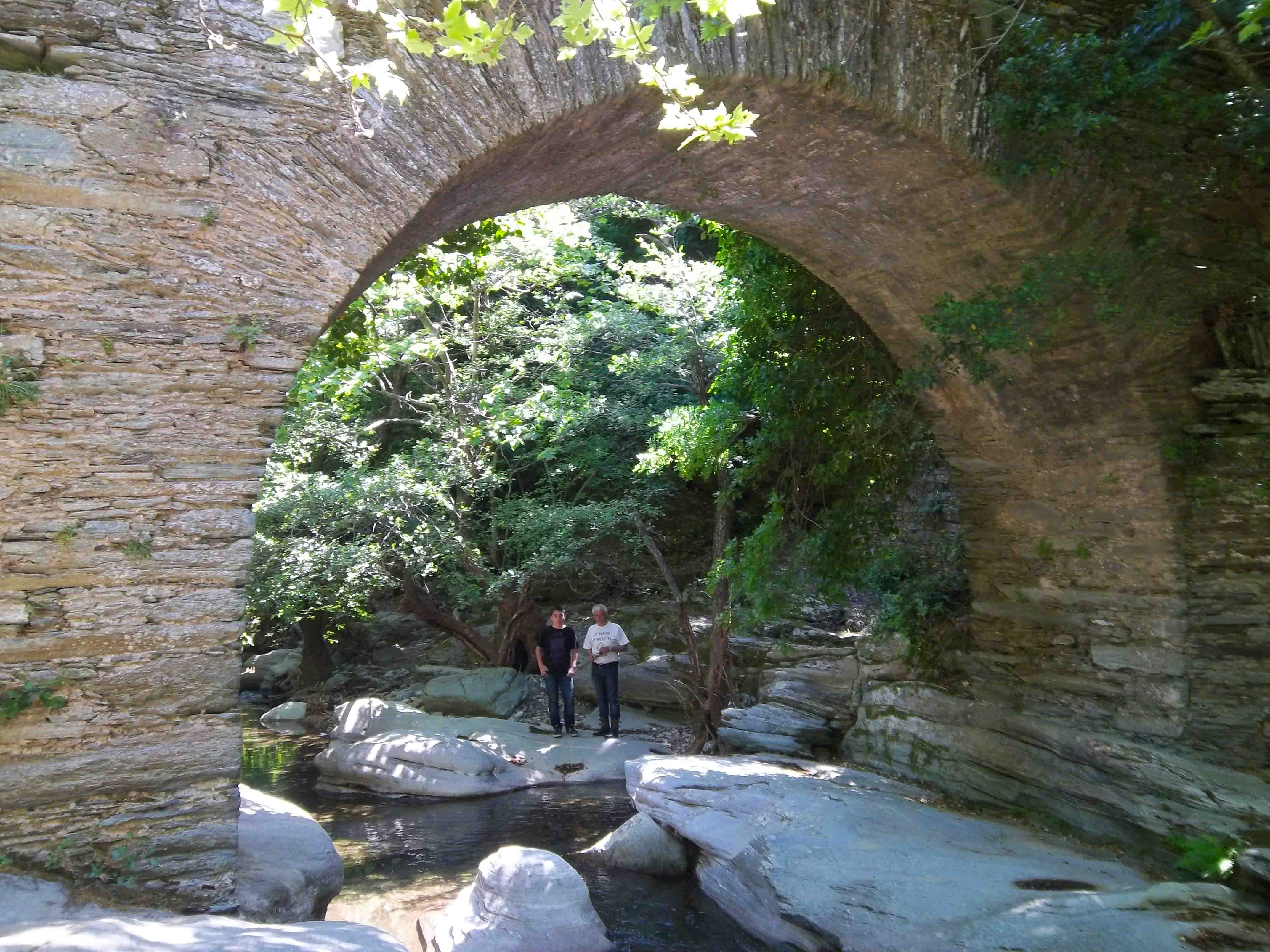 Το γεφύρι του ποταμού Άχλα