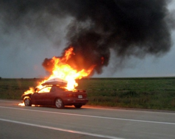 Κάηκε ολοσχερώς το αυτοκίνητο της γυναίκας του δημάρχου στο Βακόνι