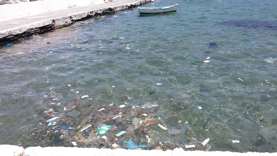 ΔΕΛΤΙΟ ΤΥΠΟΥ: Απορρίμματα στην θάλασσα στον Όρμο Κορθίου